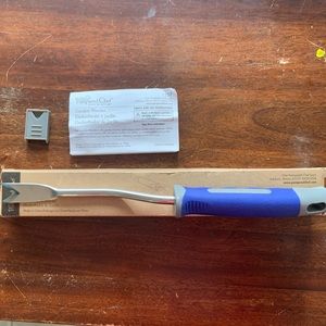 Pampered Chef Garden Weeder #1237 BNIB